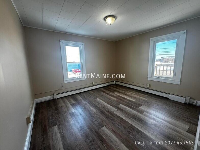 Building Photo - 172 College Ave