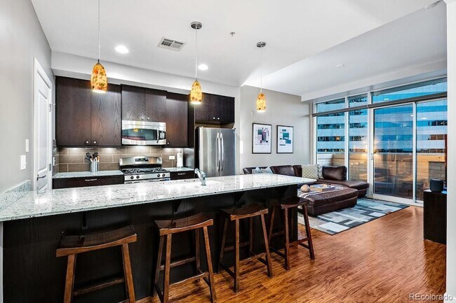 Building Photo - 2001 Lincoln St