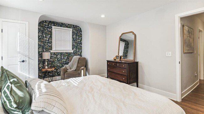 Building Photo - Modern 3BR/2.5BA Row Home with Parking & Private Backyard in SE DC