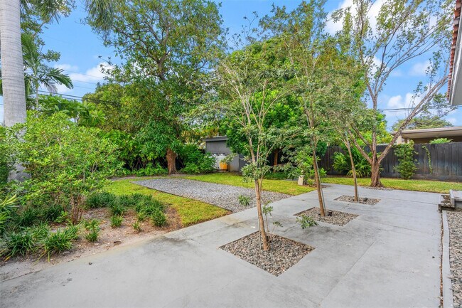 Building Photo - 1409 NE 2nd Ave