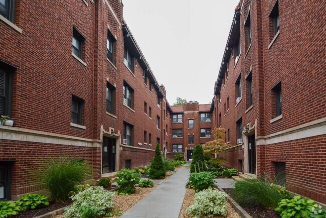 Building Photo - 2645 N Spaulding Ave