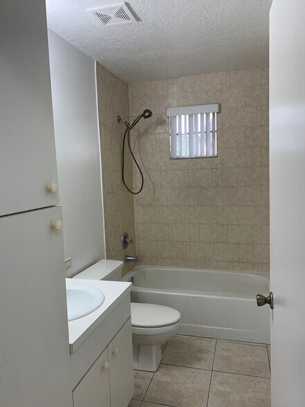 Building Photo - 9848 SW 117th Plz
