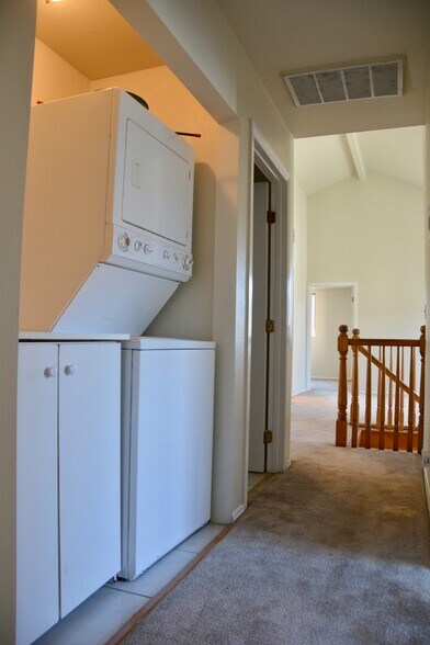 Building Photo - 548 N Windsor Blvd