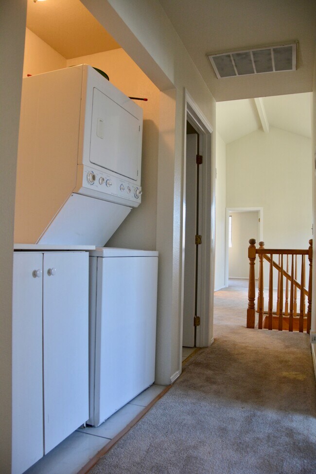 Building Photo - 548 N Windsor Blvd