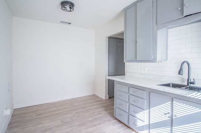 Building Photo - 302 Avenue U