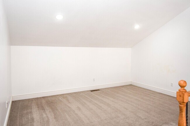 Building Photo - 1020 N 130 W