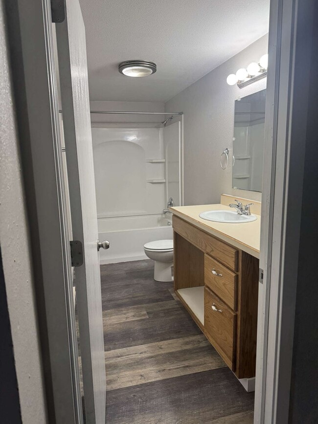 Building Photo - 1641 Broadway N