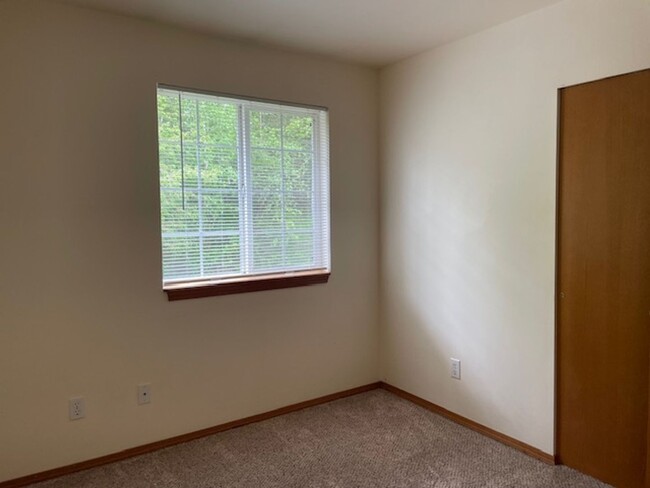 Building Photo - 1412 Sweetbay Dr