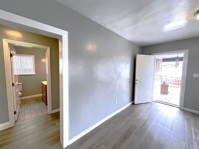 Building Photo - 574 Duboce Ave