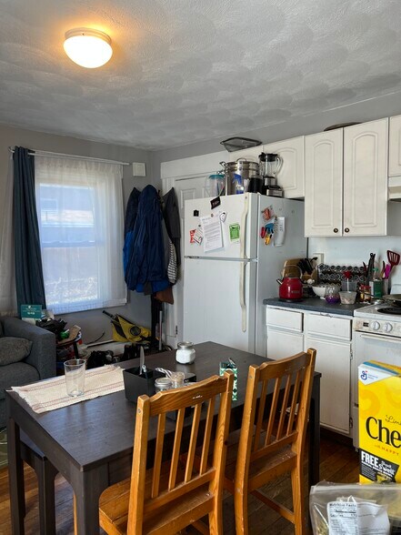 Building Photo - 639 Somerville Ave