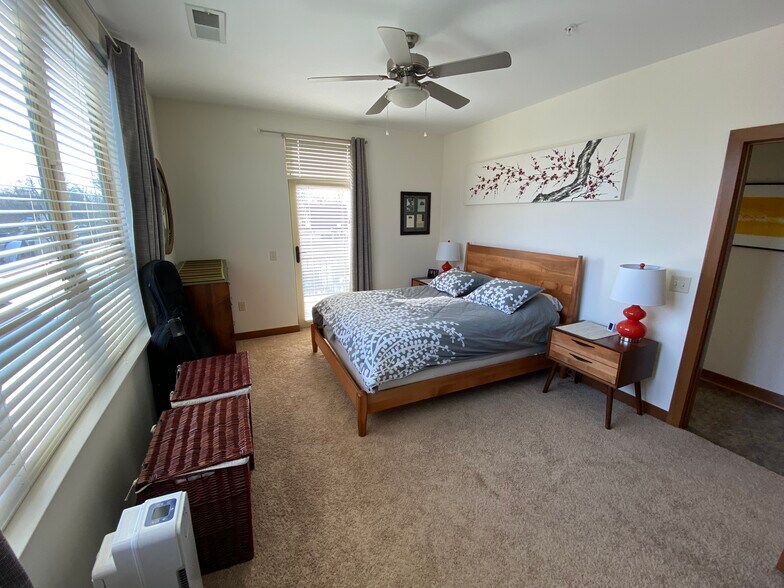 Building Photo - 1917 Monroe St