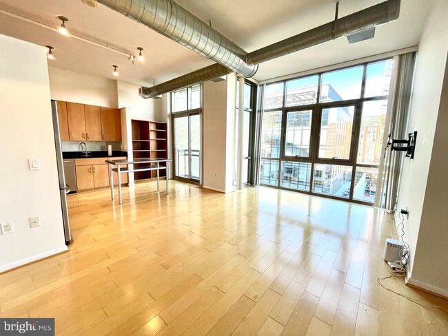 Building Photo - 811 4th St NW