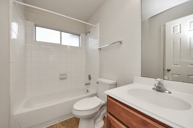Building Photo - 6702 Albion Cresent Dr