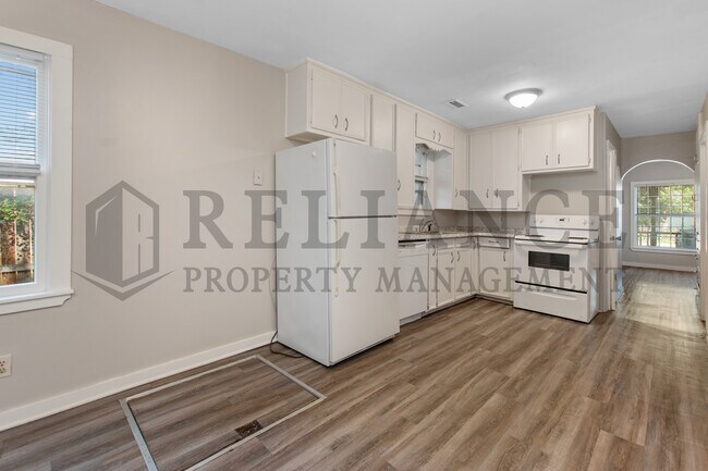 Building Photo - 1303 W 33rd St S