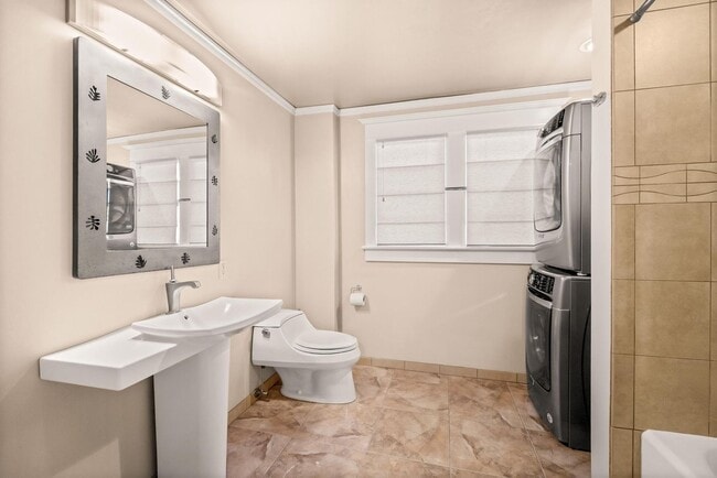 Building Photo - Elegant Grant Park Craftsman with Wine Cel...