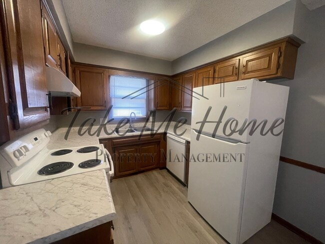 Building Photo - Charming 2-Bed, 2-Bath Duplex in South Springfield – Prime Location!