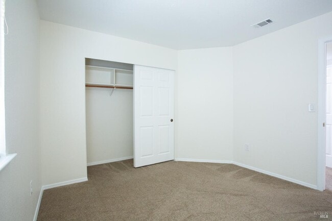 Building Photo - 767 Raven Dr