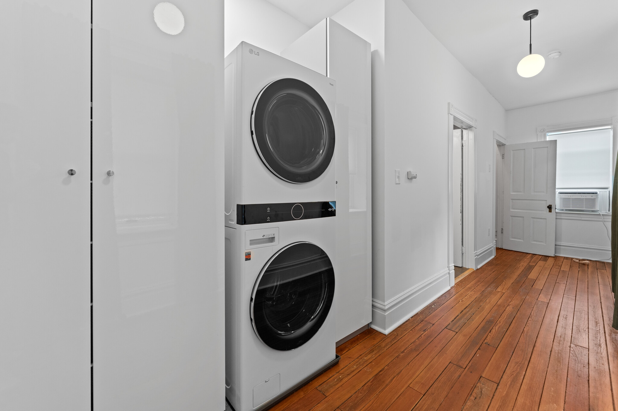 Building Photo - 2014 James St