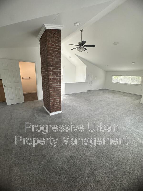 Building Photo - 1337 W 106th St