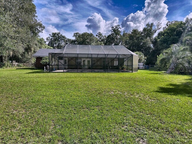 Building Photo - 1525 W Beresford Rd