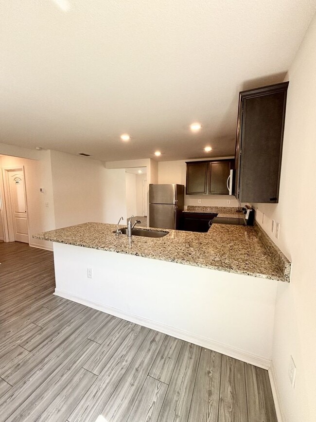 Building Photo - Your Dundee 4Beds/2Baths dream home – conv...