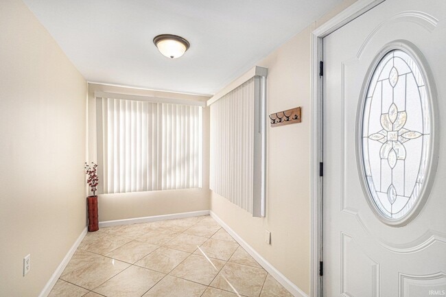 Building Photo - 714 S 27th St