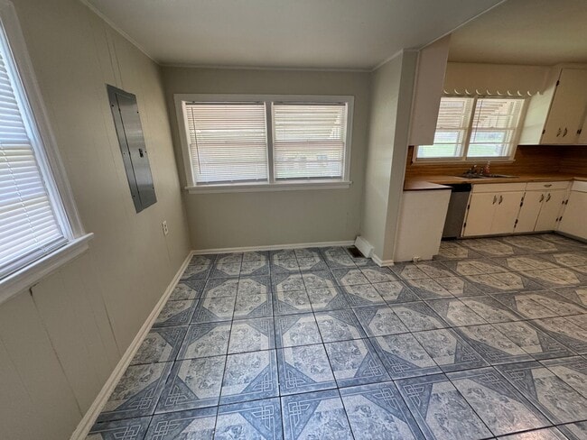 Building Photo - 3/1 House in West Rome with bonus room- $1...