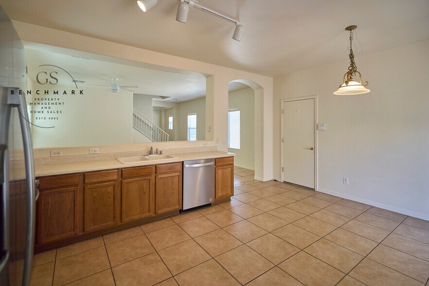 Building Photo - 4211 E Wading Pond Dr