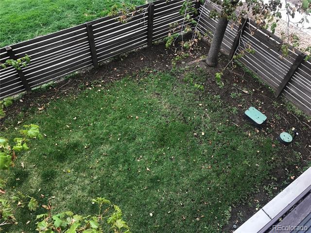 Building Photo - 1883 Vine St