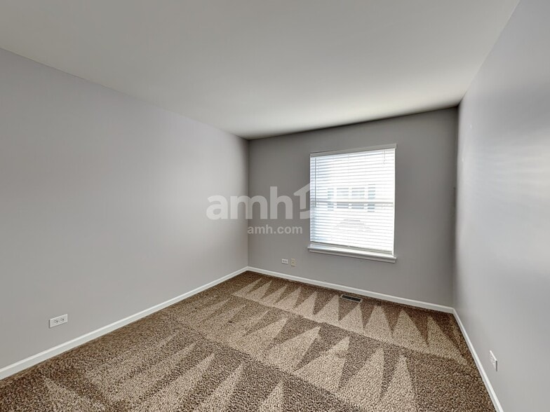 Building Photo - 2409 Courtyard Cir