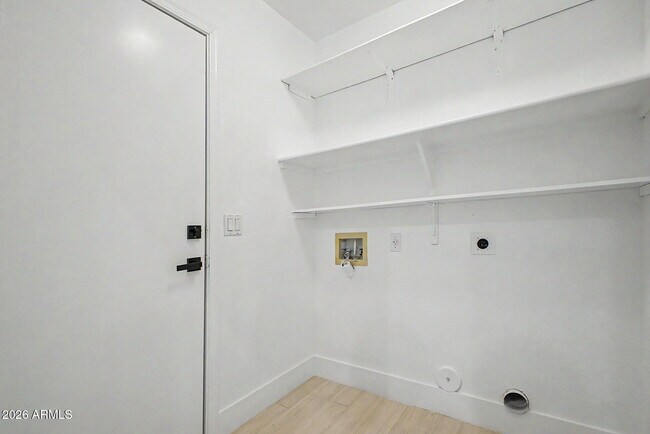 Building Photo - 1439 E Flint St