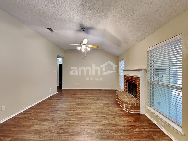 Building Photo - 307 Marshall Creek Rd