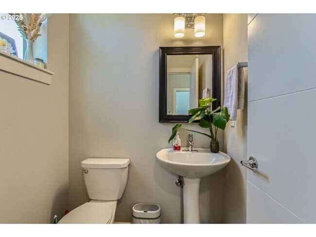 Building Photo - Modern Comfort in Happy Valley – 3BD/2.5BA...