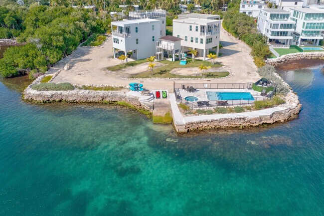 Building Photo - 99 Seaside Ave