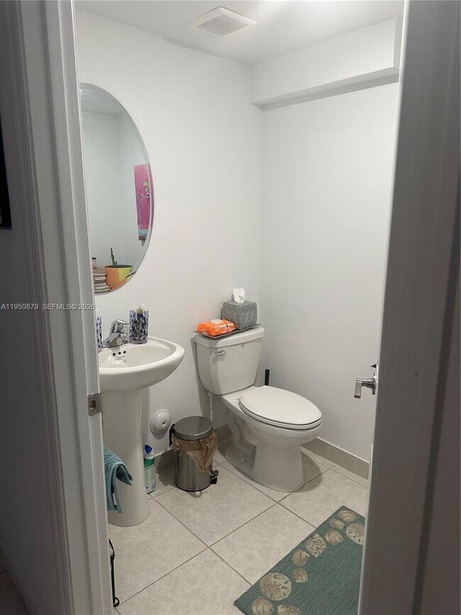 Building Photo - 2615 SE 12th St