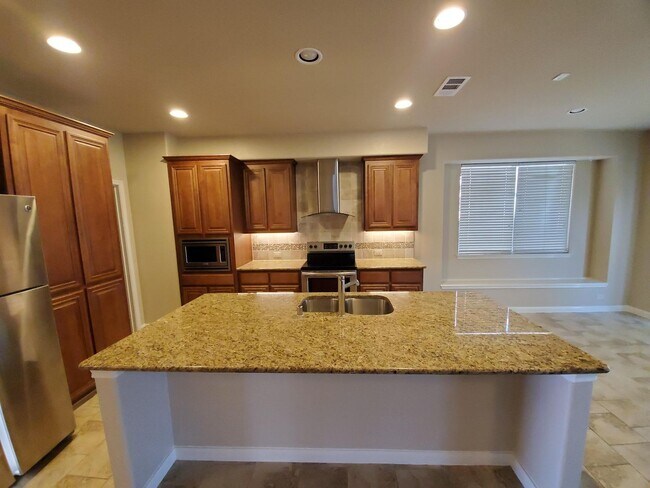 Building Photo - Beautiful Lavon home over 2600 sqft!