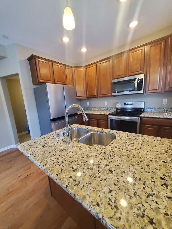 Building Photo - Updated 3 Bedroom Townhouse Across From Horsetooth Reservoir!