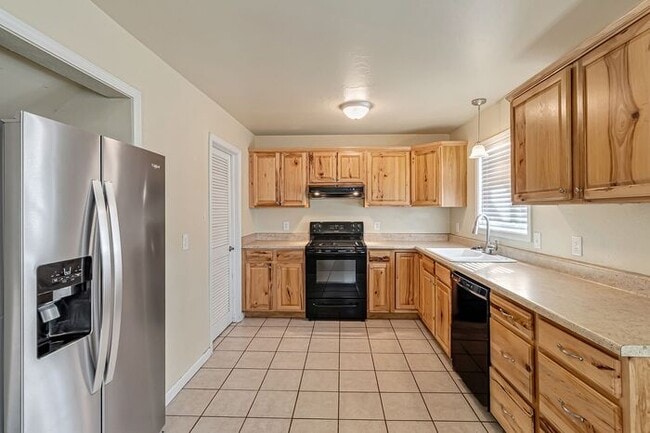 Building Photo - Charming 3 Bedroom Home in Quiet Orchard Mesa Cul-de-Sac