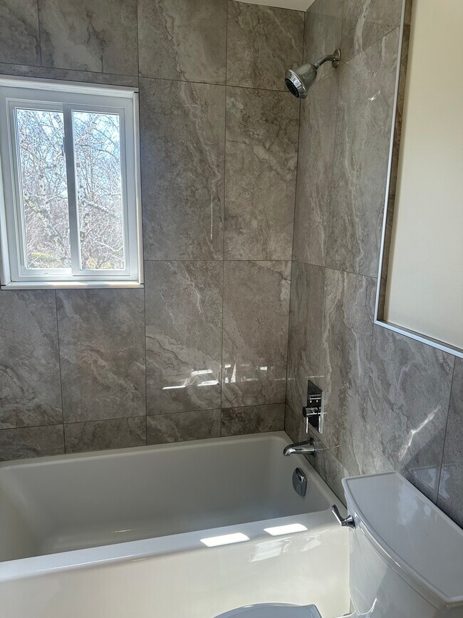 Building Photo - 100 W Hickory Grove Rd