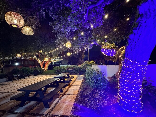 Building Photo - 601 Ives Dairy Rd