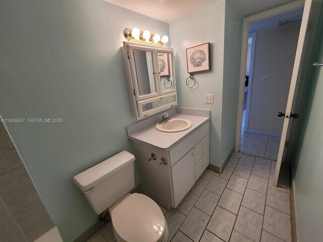 Building Photo - 401 Golden Isles Dr