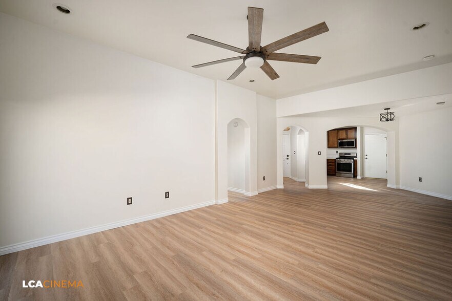 Building Photo - 5918 Asti Dr