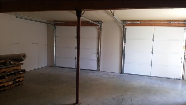 Building Photo - 329 N Tyler Ave