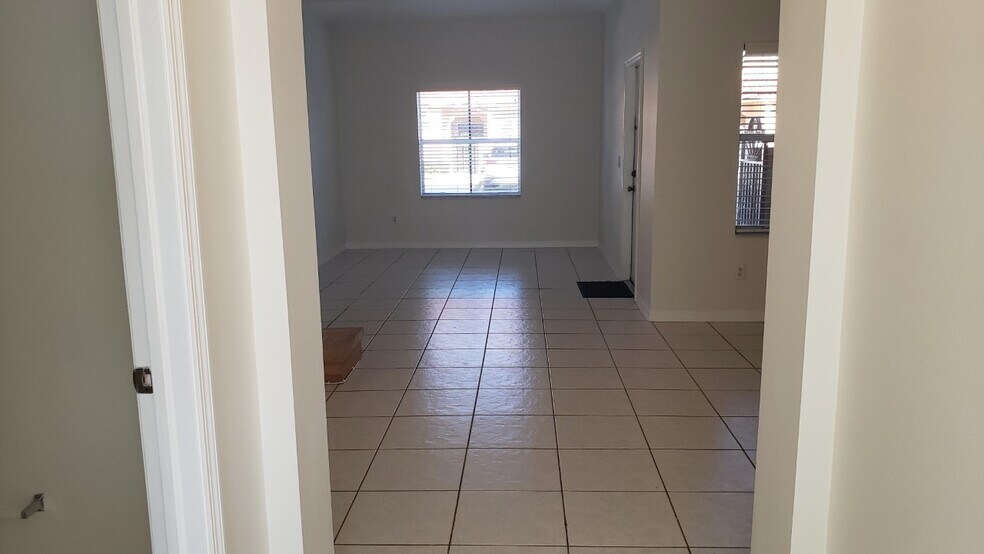 Building Photo - 4965 Leeward Ln