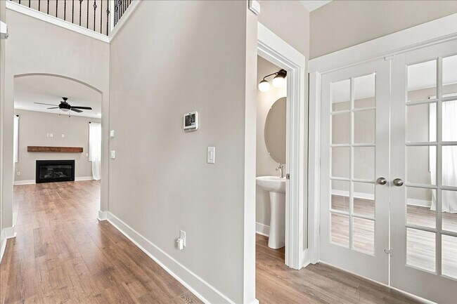 Building Photo - 206 Woodward St