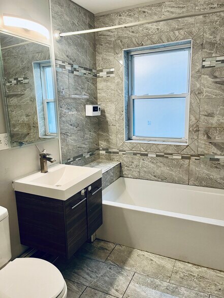 Building Photo - 6829 S Cornell Ave