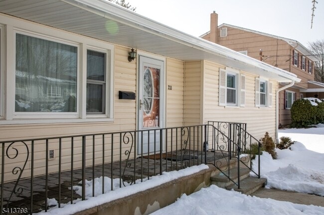 Building Photo - 711 Brooklyn Ave