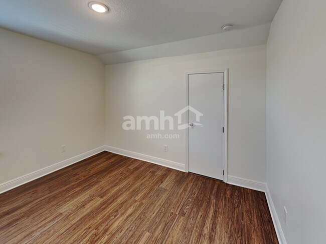 Building Photo - 2213 Saffron Walden Dr