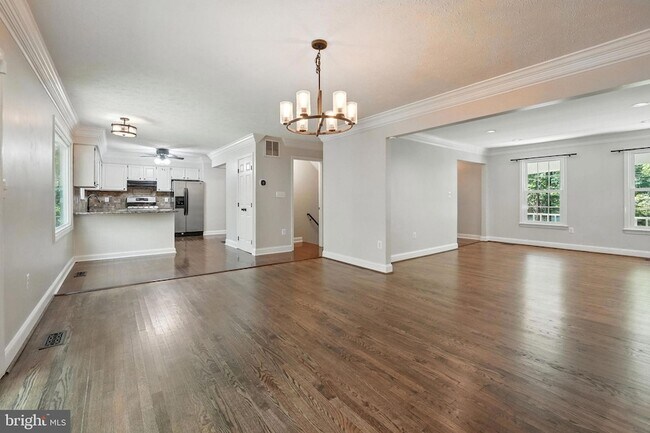 Building Photo - 11109 Ravine Dr