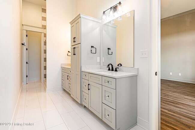 Building Photo - 10506 Meeting St